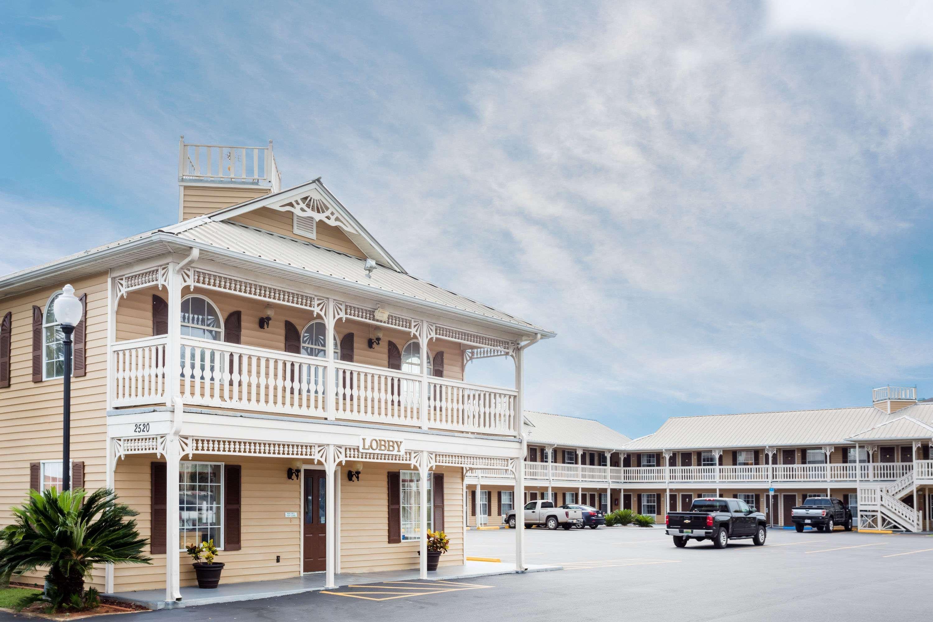 Super 8 By Wyndham Foley Motel Eksteriør billede